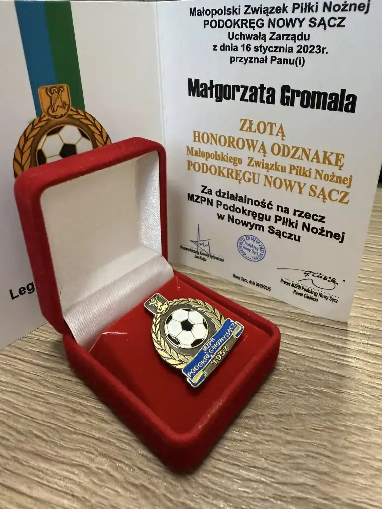 Wójt Gminy Podegrodzie wyróżniona Złotą Honorową Odznaką MZPN