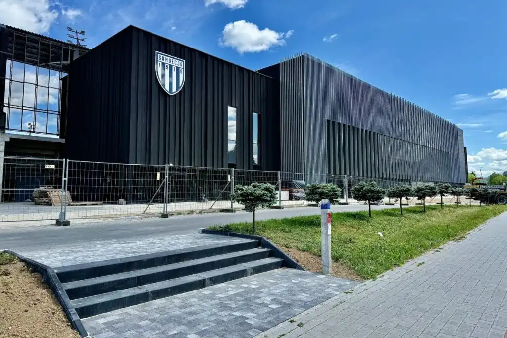 Nowy Sącz coraz bliżej otwarcia nowoczesnego Stadionu Miejskiego