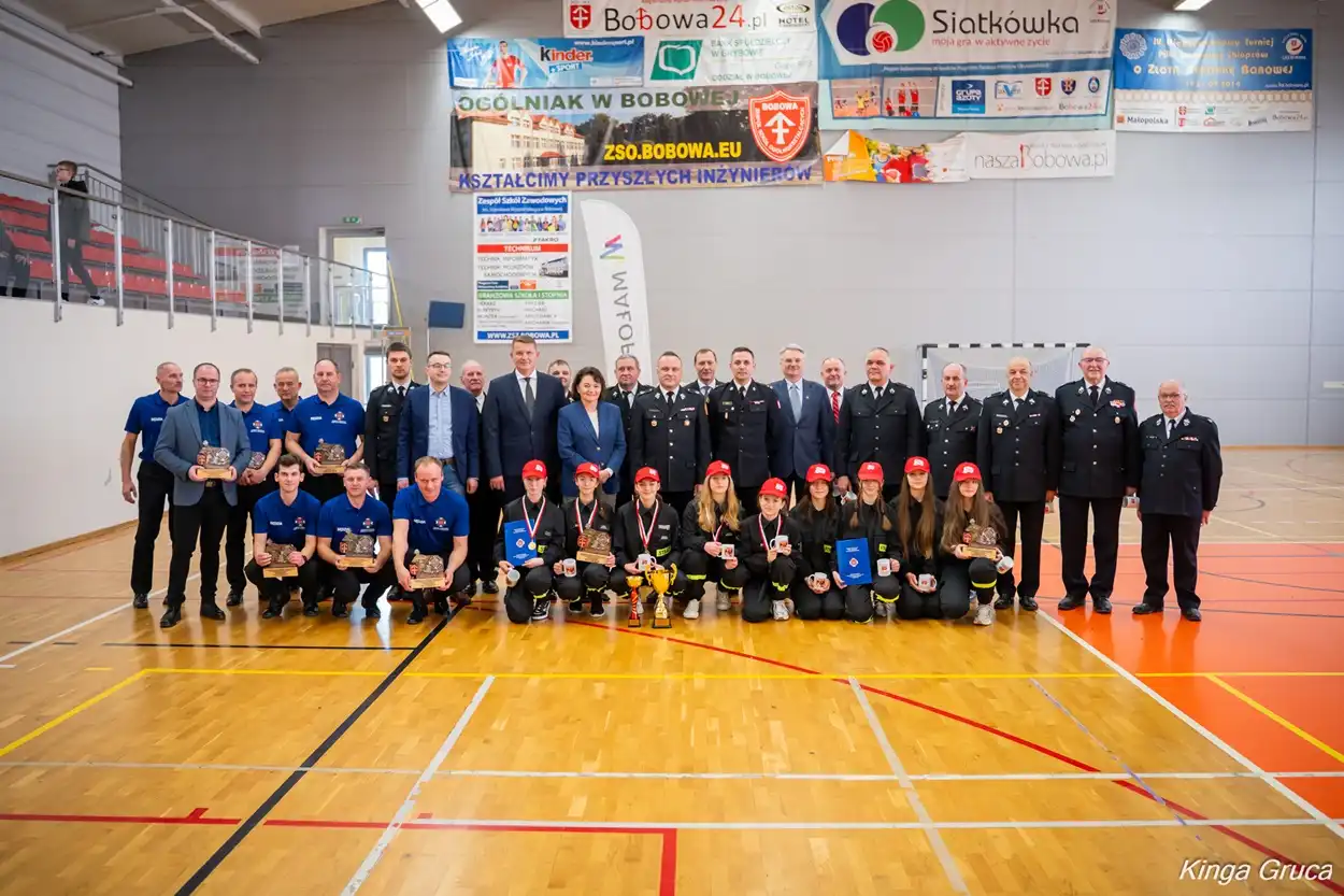 Halowe zmagania młodych adeptów pożarnictwa. MDP Binarowa i Grudna Kępska triumfują