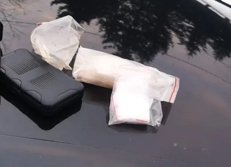 Mefedron, metamfetamina, marihuana. Grybowscy policjanci uderzają w narkobiznes. Trzy osoby zatrzymane