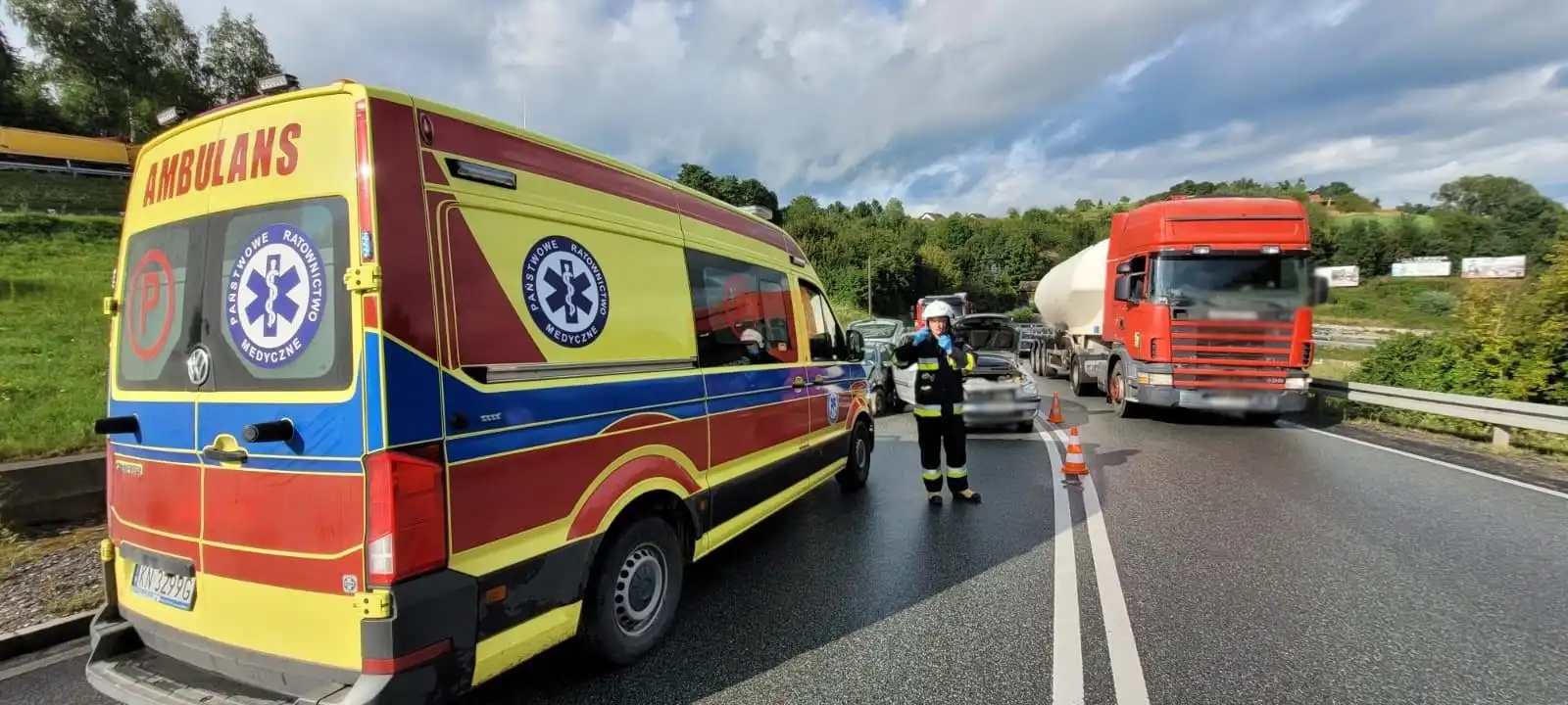Wypadek na DK75 w Tęgoborzy. Pięć osób trafiło do szpitala