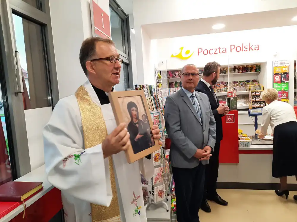 W budynku Centrum Kultury i Promocji Gminy w Łososinie Dolnej otwarto nowoczesną placówkę pocztową