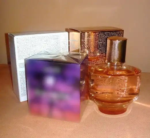 Markowe perfumy łupem złodzieja. Cztery dni, siedem kradzieży i tysiące złotych strat