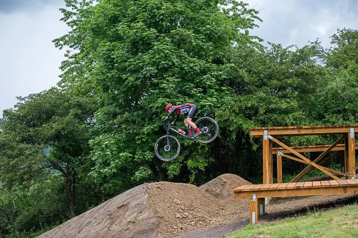 Przygotowania do Igrzysk idą pełną parą. Marszałek Witold Kozłowski wizytował obiekty sportowe w Nowym Sączu, Krynicy-Zdroju i Tarnowie