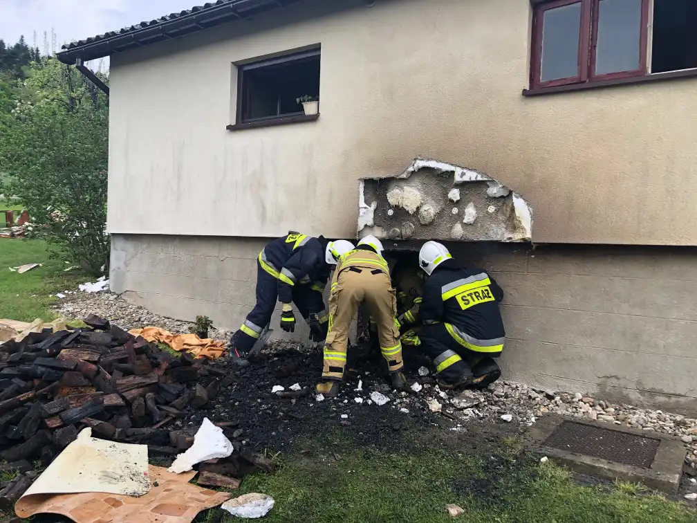 Tragiczny pożar domu w Ptaszkowej. Nie żyje 87-letnia kobieta