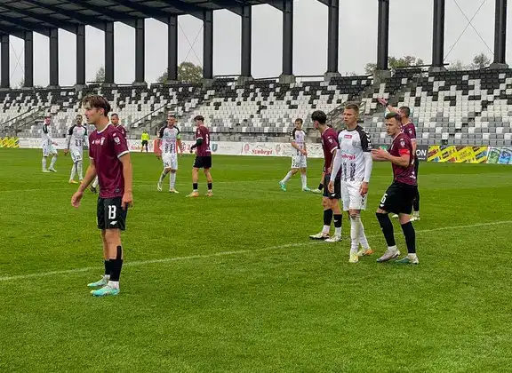 Sandecja Nowy Sącz triumfuje w meczu z Koroną Kielce II