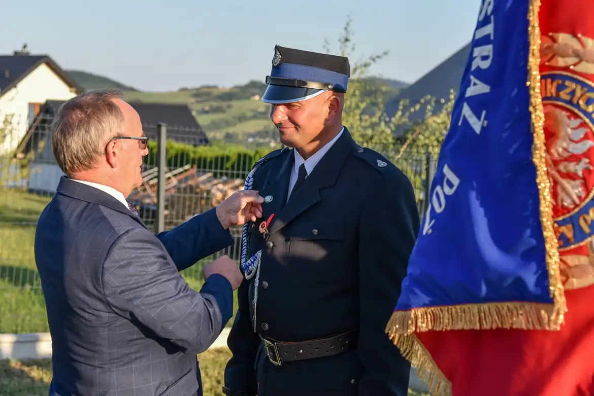 Strażacy ze Starej Wsi świętują: nowy sprzęt i rocznica patrona. Wręczono odznaczenia