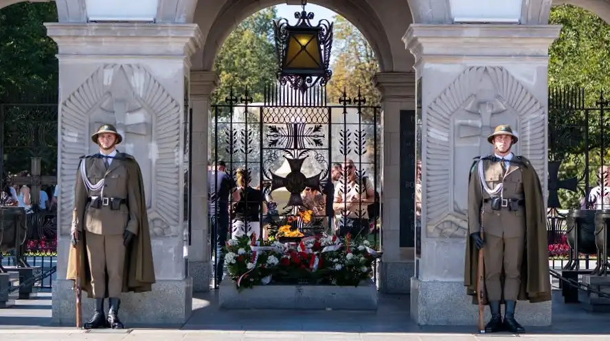 Symboliczna warta w sercu Warszawy. Hołd dla przodków w mundurach podhalańskich