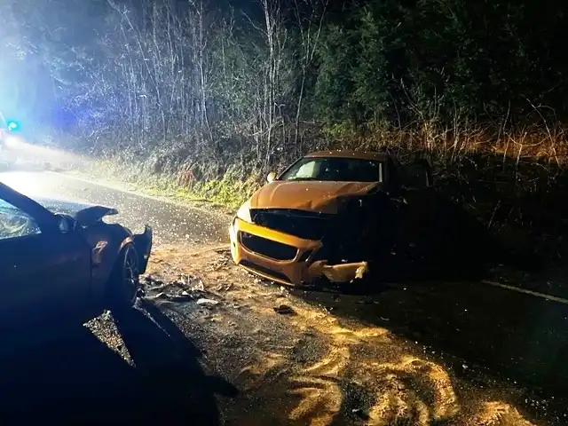 Wypadek w Łabowej. Zderzyły się dwa samochody osobowe