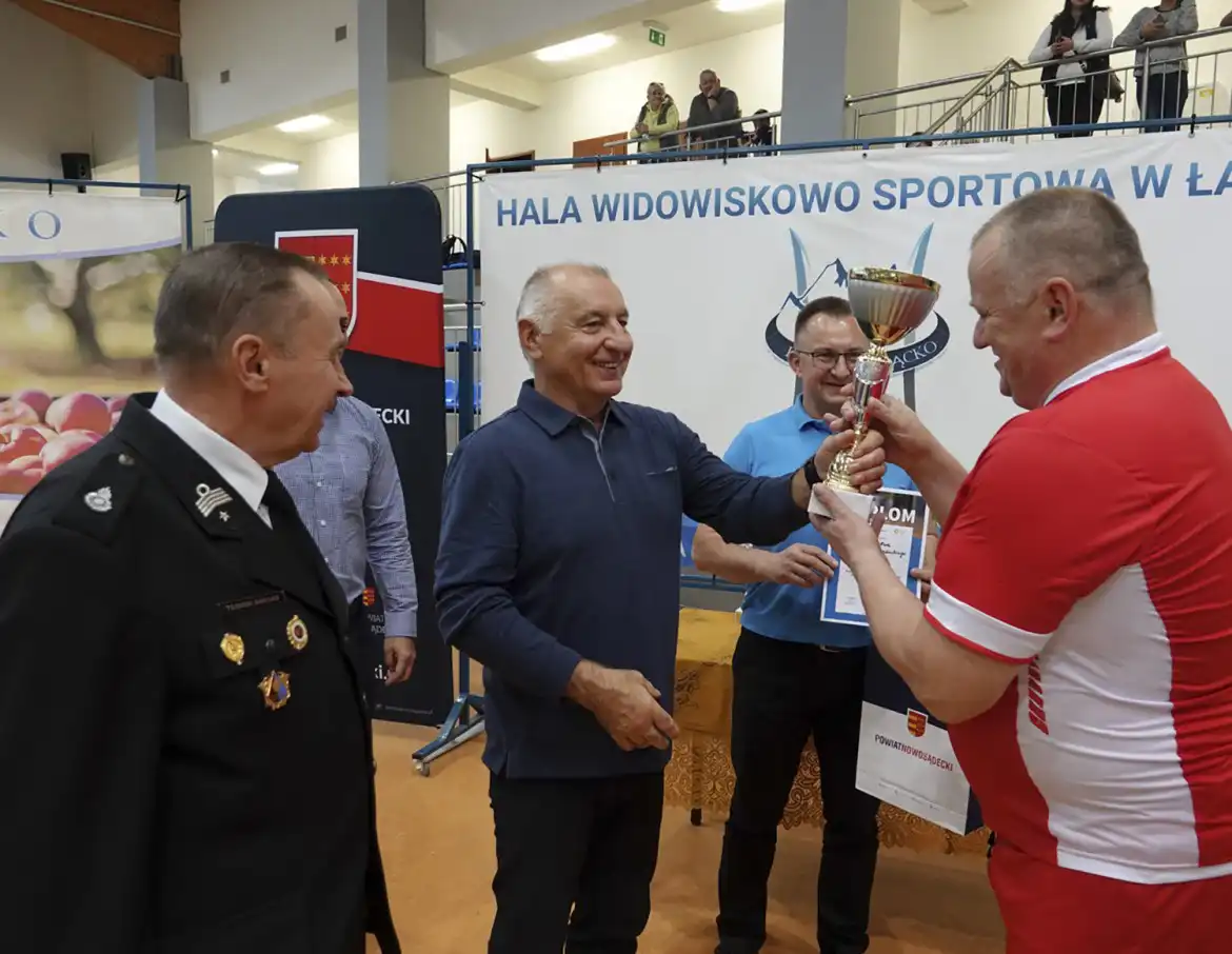 W Łącku rozegrano Powiatowy Halowy Turniej Piłki Nożnej Pracowników Samorządowych i Służb Mundurowych