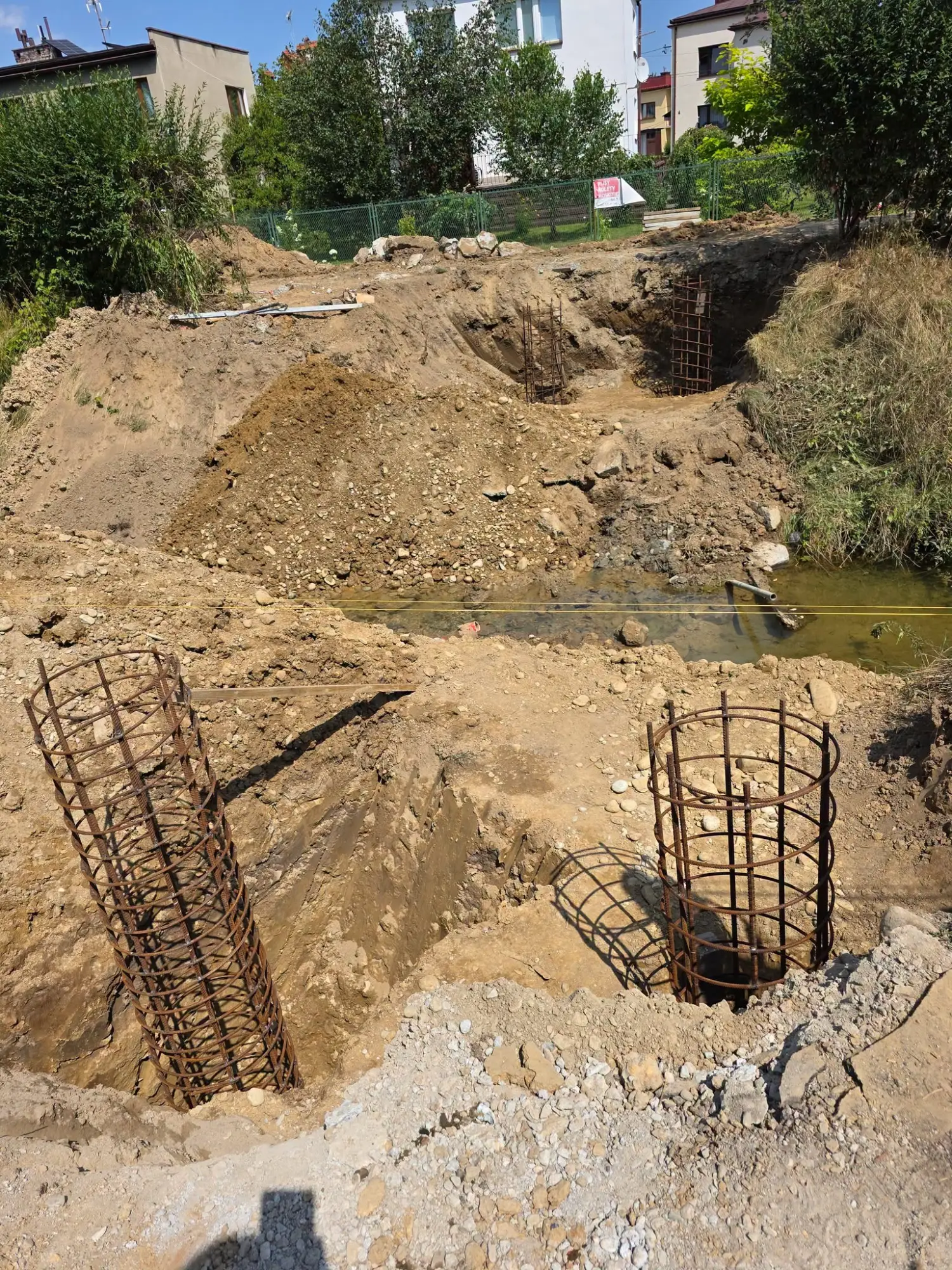 Stary Sącz. Ruszyła budowa nowej kładki nad Moszczeniczanką. Mieszkańcy zyskają bezpieczniejsze przejście