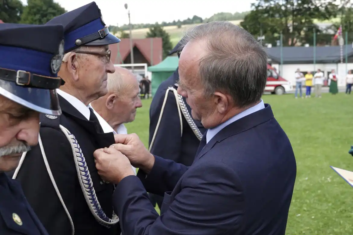 Strażacy z OSP w Muszynce świętowali 100-lecie założenia swojej jednostki. Podczas uroczystości otrzymali nowy sztandar