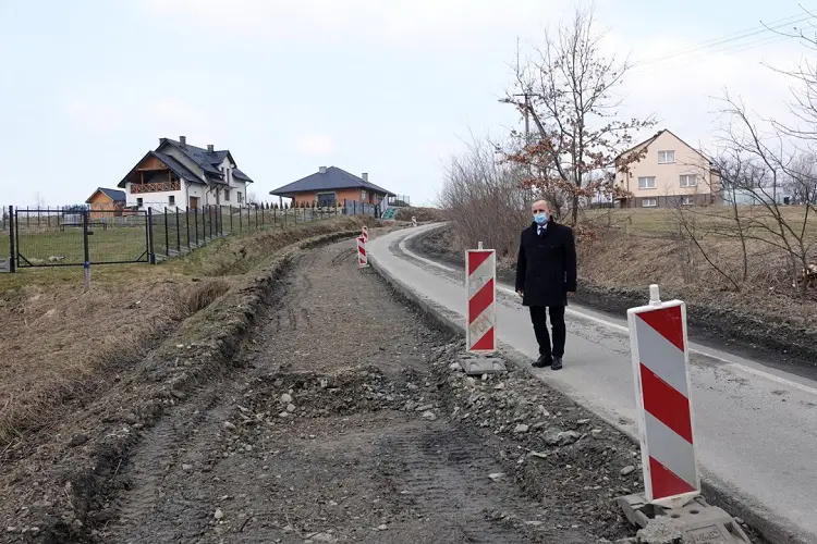 W Krużlowej Wyżnej powstanie 4,7 kilometra nowego asfaltu. Koszt inwestycji to blisko 4,3 mln zł