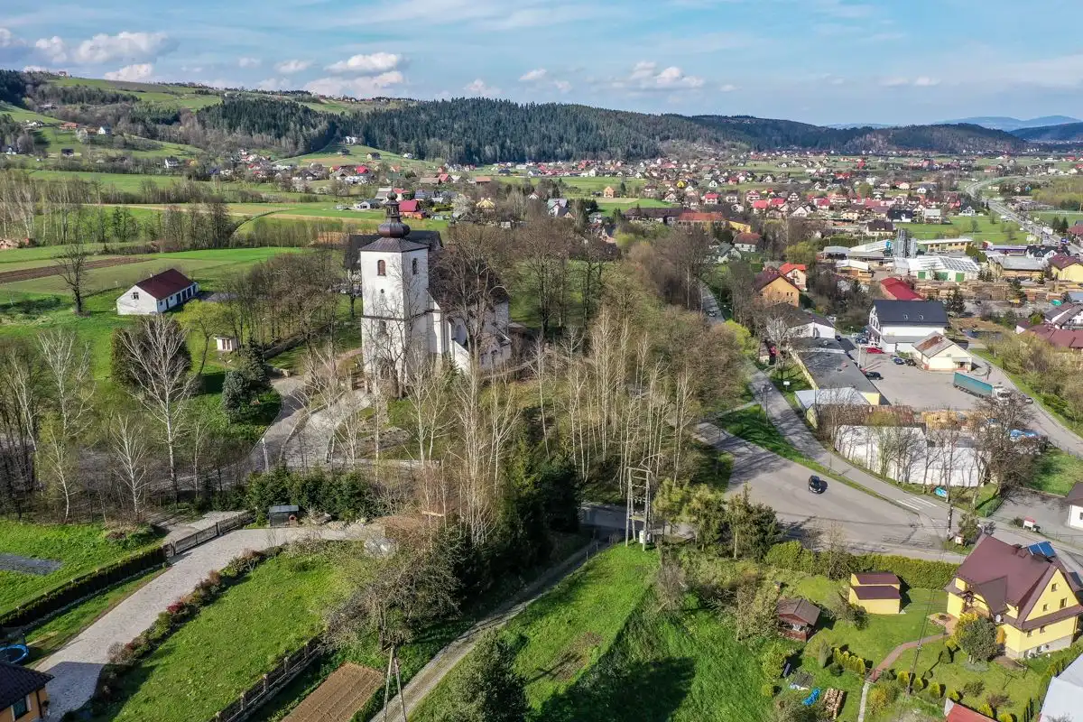 Parafia pw. Narodzenia Najświętszej Maryi Panny w Jazowsku z promesą na kontynuacje prac konserwatorskich