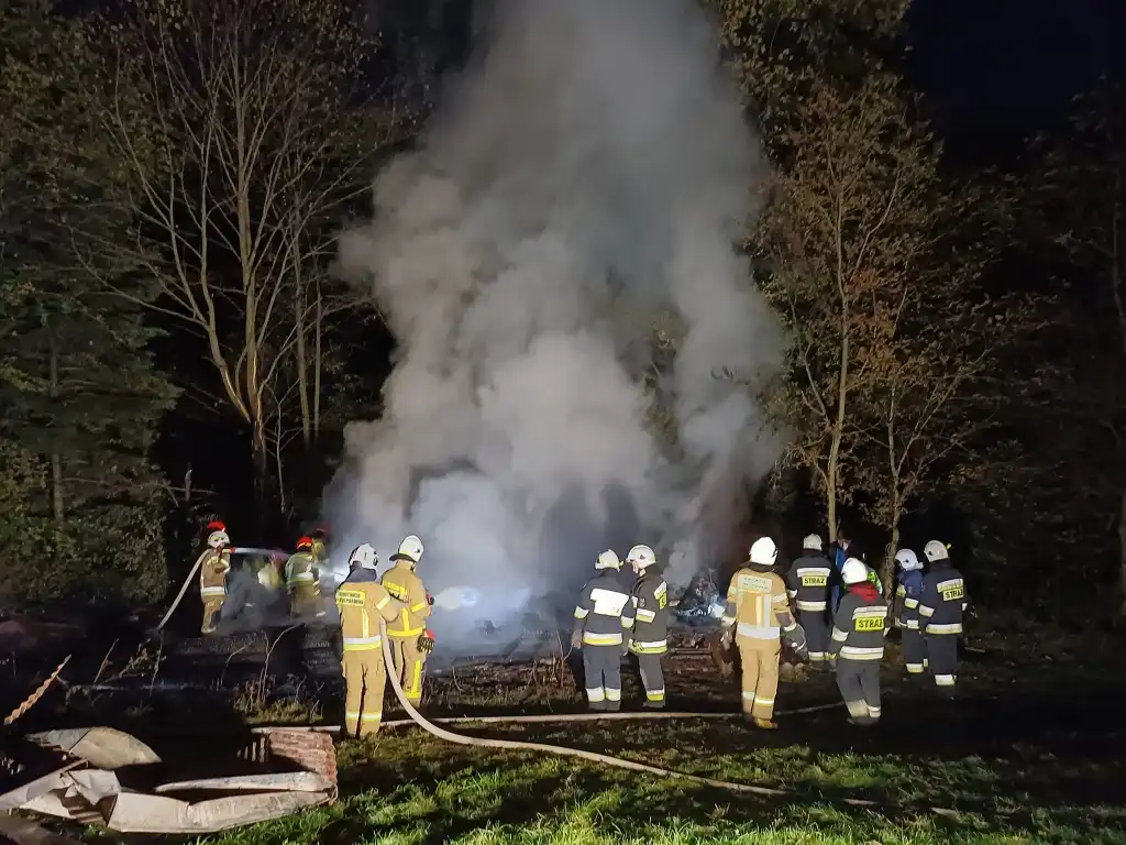 Pożar w Obidzy. Spłonął drewniany budynek gospodarczy