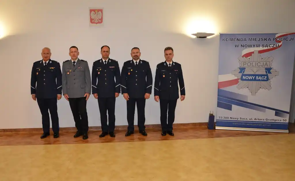 Zmiany kadrowe w sądeckiej Policji. Dziewięciu funkcjonariuszy mianowanych na wyższe stanowiska służbowe