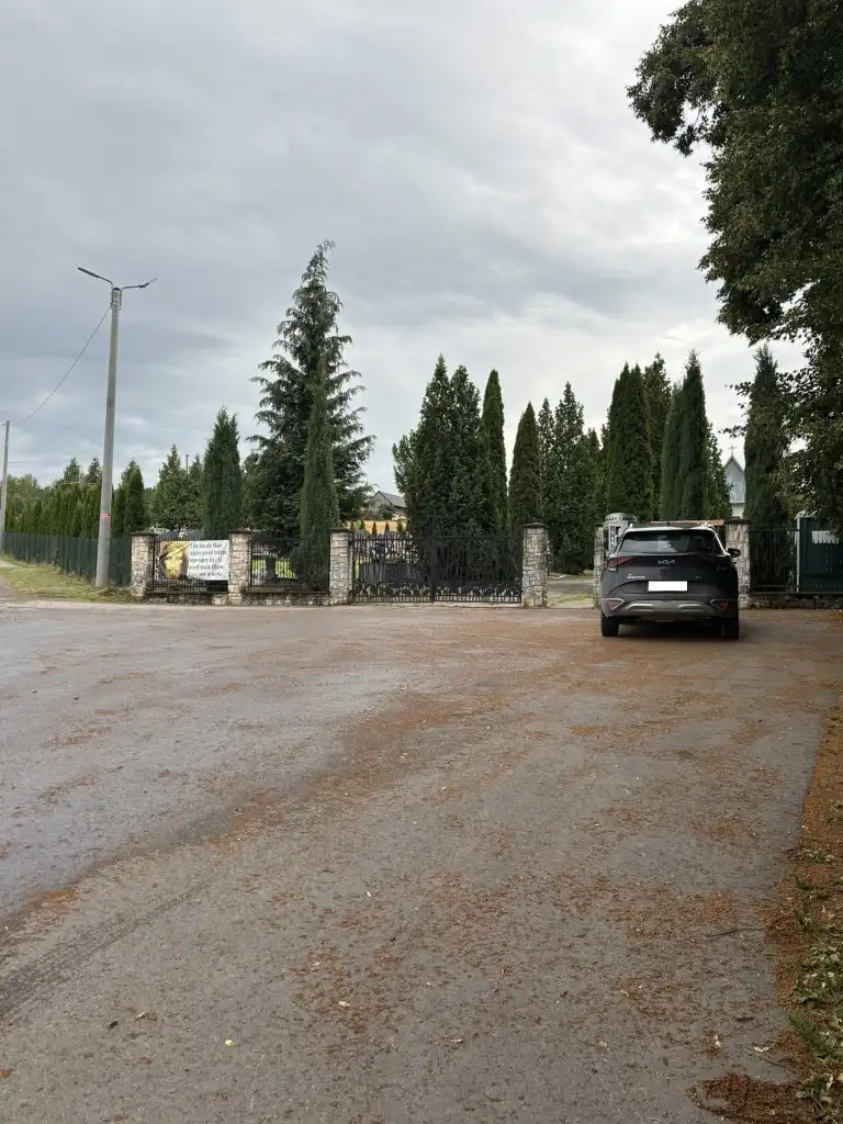 Nowy parking coraz bliżej. Gmina Chełmiec planuje zakup działki przy cmentarzu w Marcinkowicach