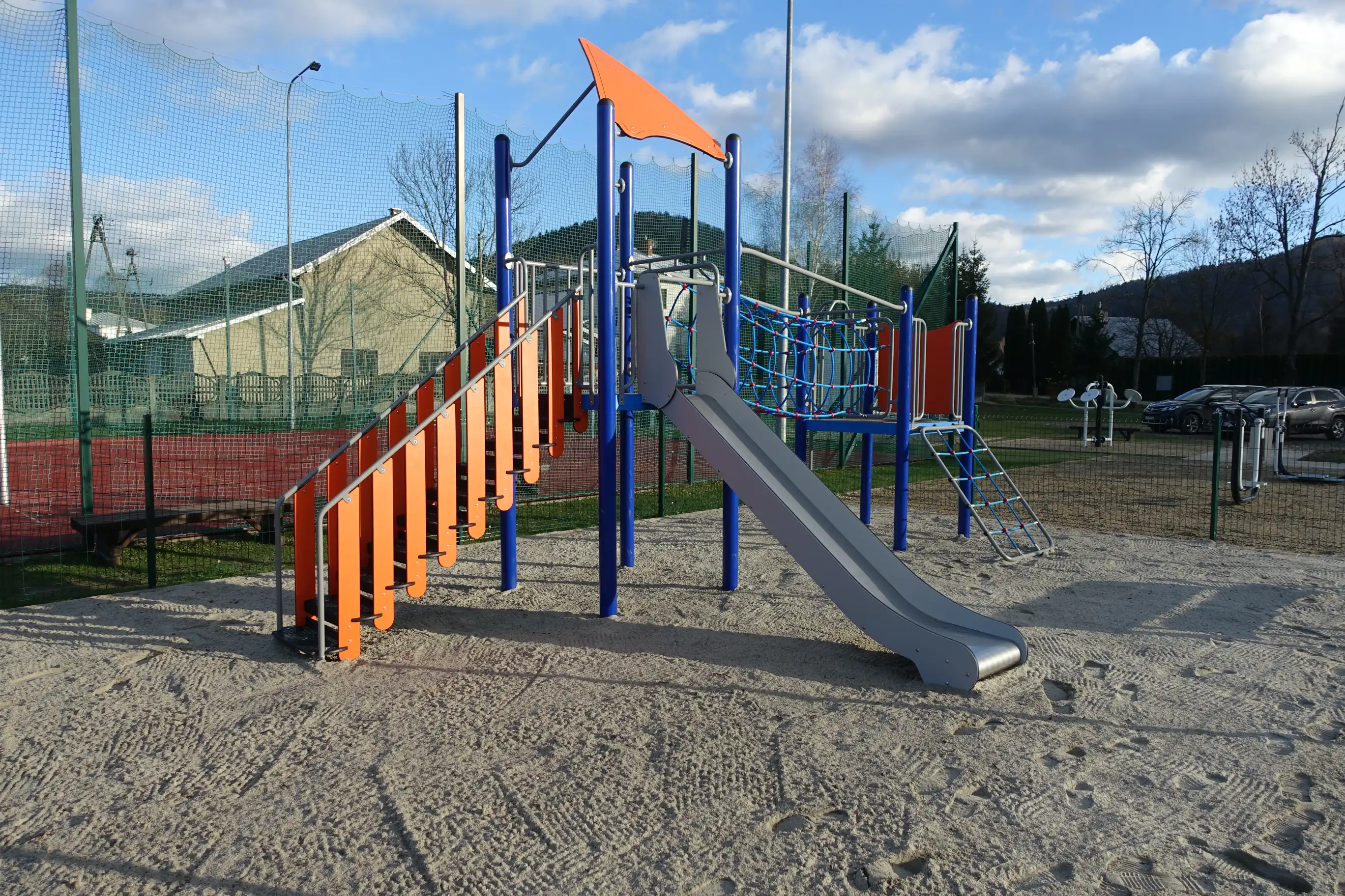 Łosie z nową przestrzenią rekreacyjną dla dzieci i dorosłych