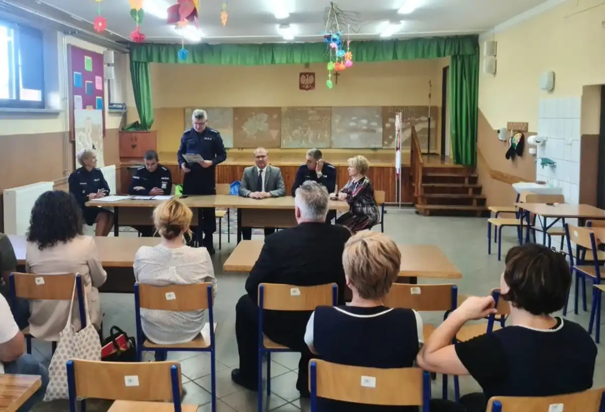 Łososina Dolna: Policjanci rozmawiali z mieszkańcami o bezpieczeństwie
