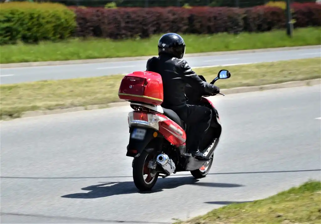 Motocyklem bezpiecznie do celu. Policjanci apelują do o rozwagę i przestrzeganie przepisów
