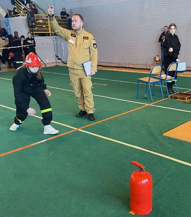 IX Powiatowe Zawody Sportowo-Pożarnicze w Brzeznej. Wzięły w nich udział 93 drużyny