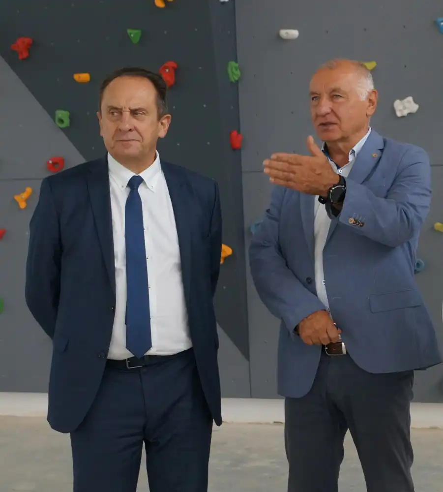 Trwa budowa Powiatowego Centrum Sportu w Marcinkowicach. Wiceminister Sportu i Turystyki - "Rozmach tej inwestycji jest imponujący"