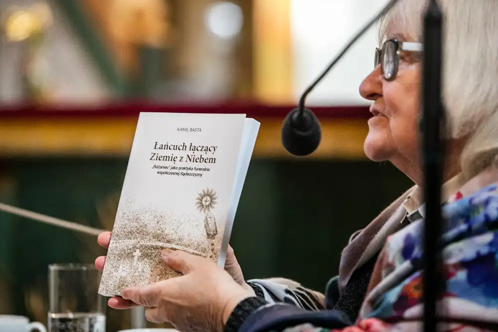 „Łańcuch łączący Ziemię z Niebem…”. Promocja książki Kamila Basty w Sądeckim Parku Etnograficznym