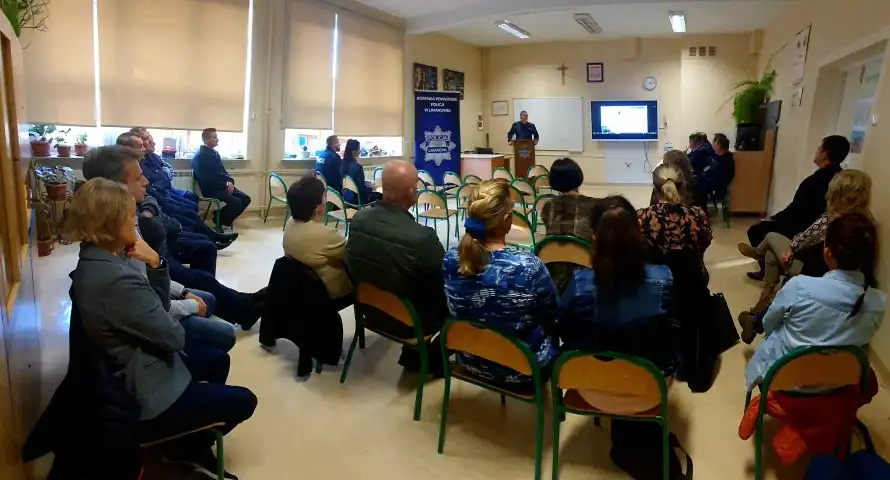 Policjanci debatowali z mieszkańcami Przyszowej