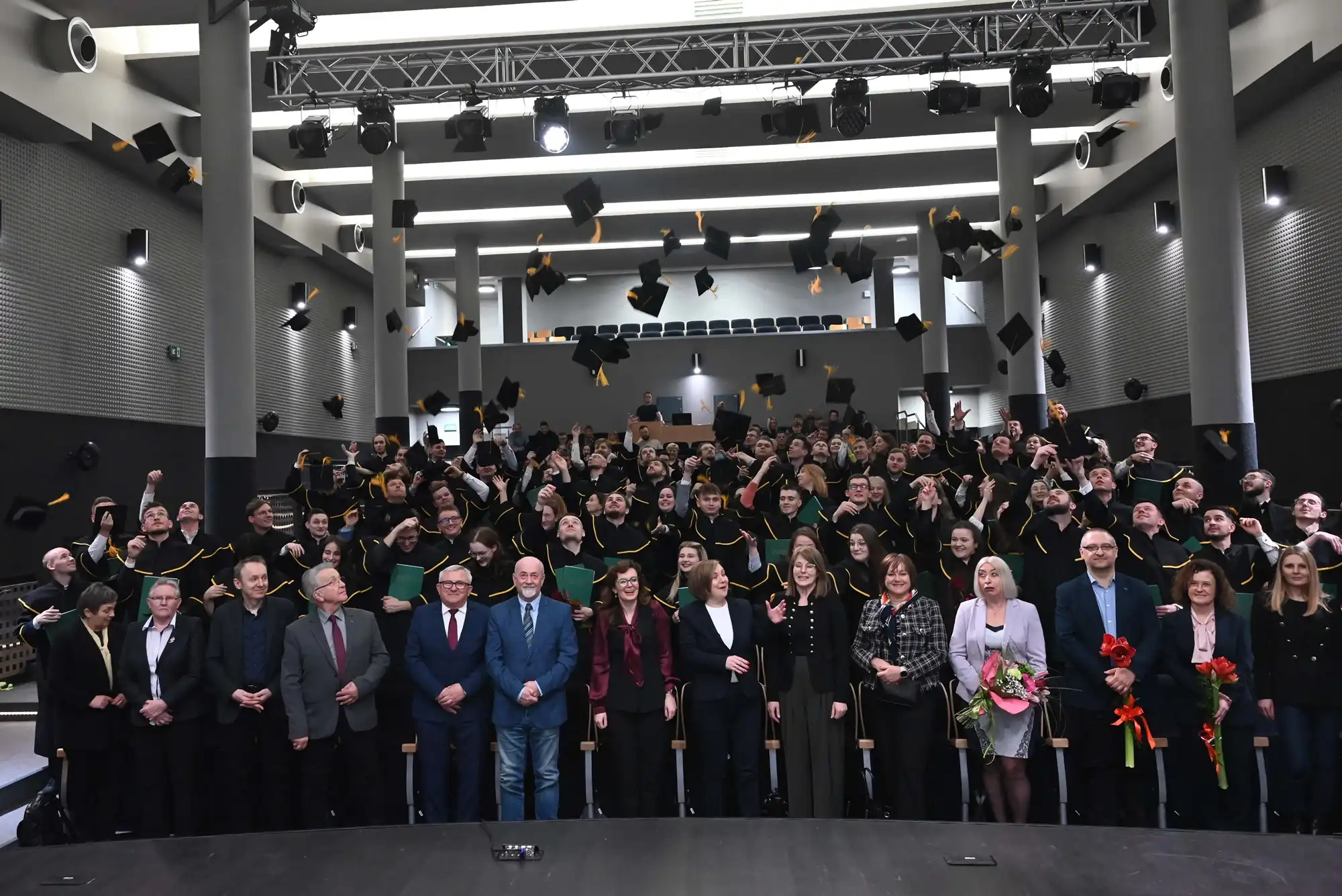 Nowi Inżynierowie z Nowego Sącza. 160 absolwentów Wydziału Nauk Inżynieryjnych ANS odebrało dyplomy