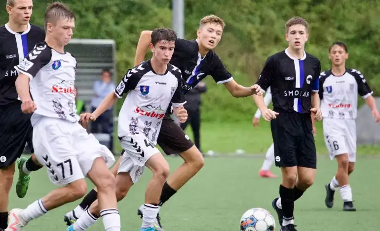 W meczu 7. kolejki Centralnej Ligi Juniorów zespół U-17 wygrywa z AKS SMS Łódź
