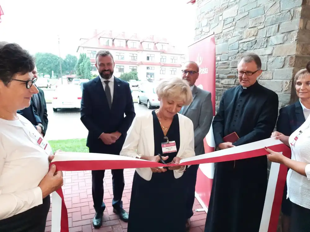 W budynku Centrum Kultury i Promocji Gminy w Łososinie Dolnej otwarto nowoczesną placówkę pocztową