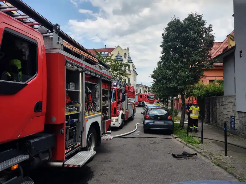 Nowy Sącz: Pożar na ul. Narutowicza. Zapalił się dach