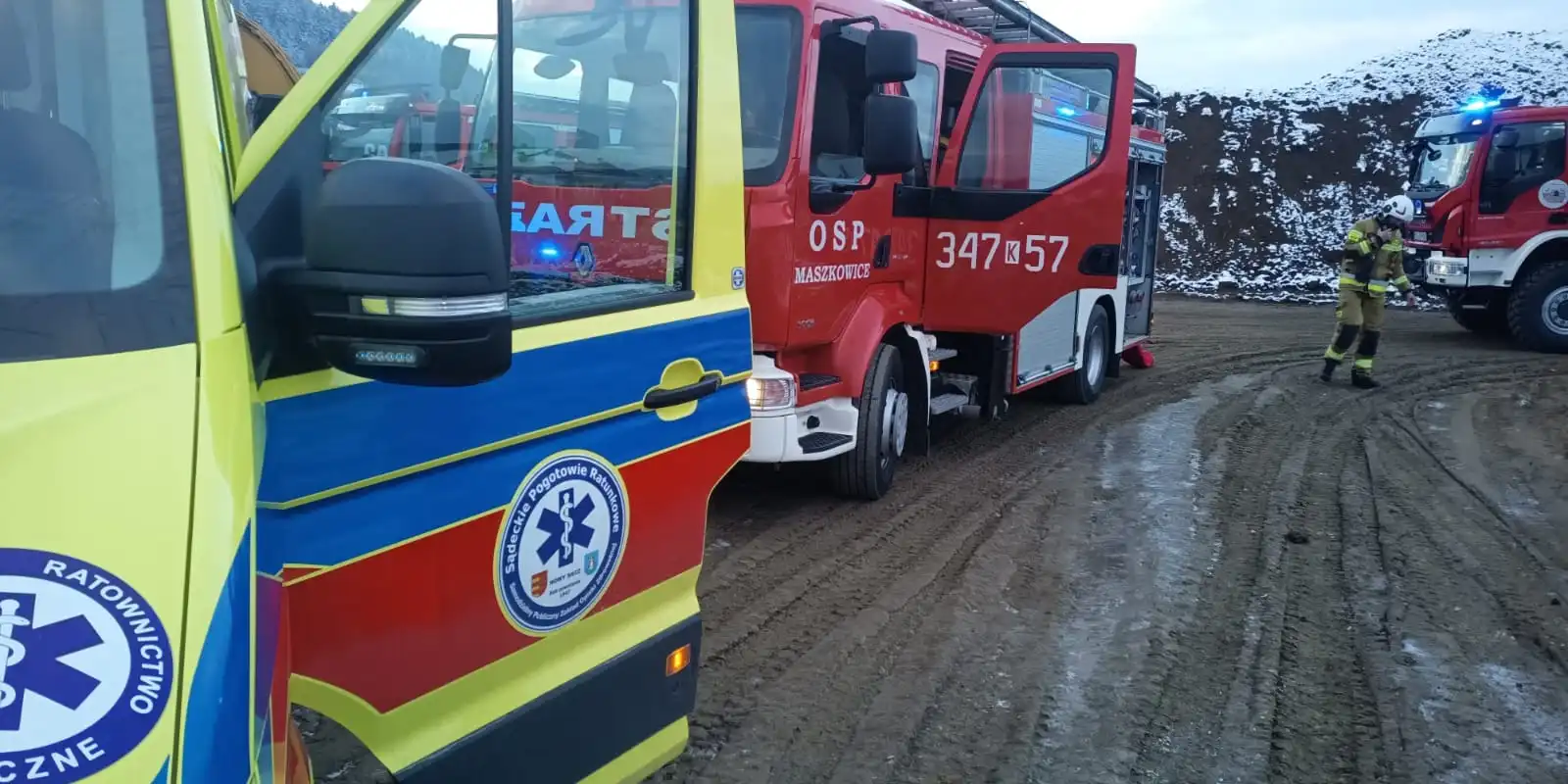 Wypadek w Maszkowicach. Samochód wypadł z drogi. Kierowca w szpitalu