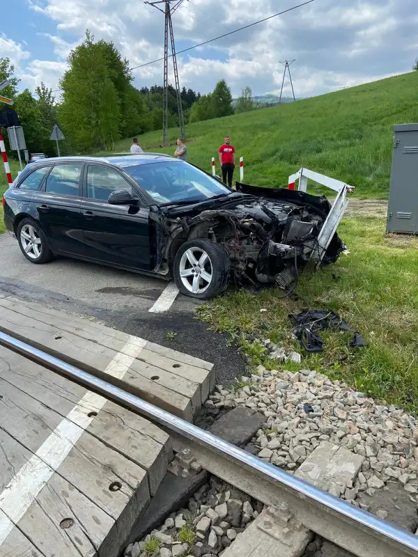 Wypadek na niestrzeżonym przejeździe kolejowym