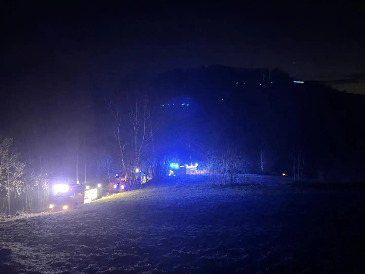 Pożar budynku mieszkalnego w Obidzy. Strażacy walczyli z ogniem w trudnych warunkach