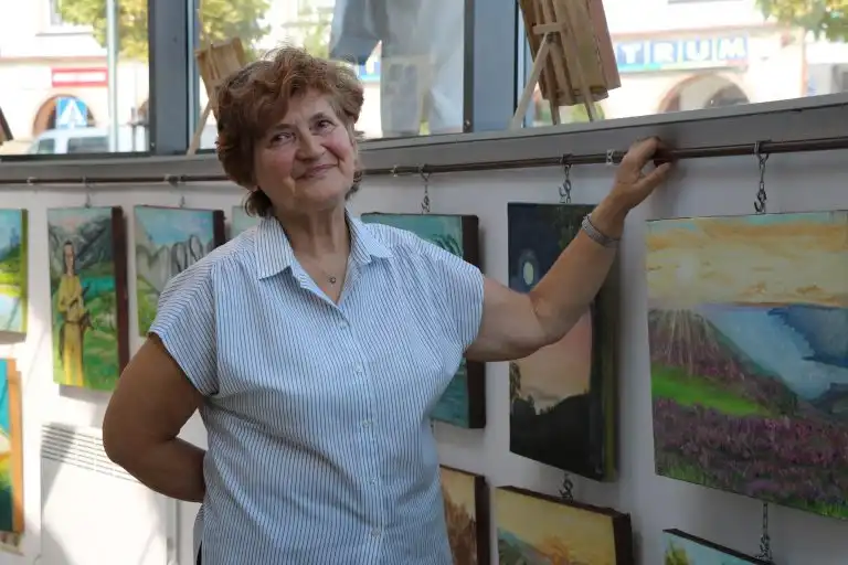 „Widziane z bliska i z daleka”. Malarska podróż Marii Hebdy w Limanowej