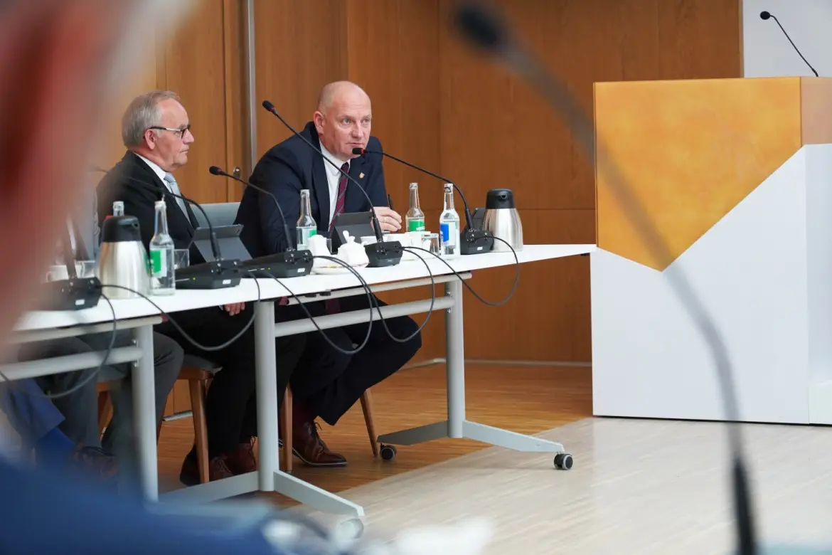 Inwestycje drogowe, mosty i bezpieczeństwo. Za nami XXII Sesja Rady Powiatu Nowosądeckiego