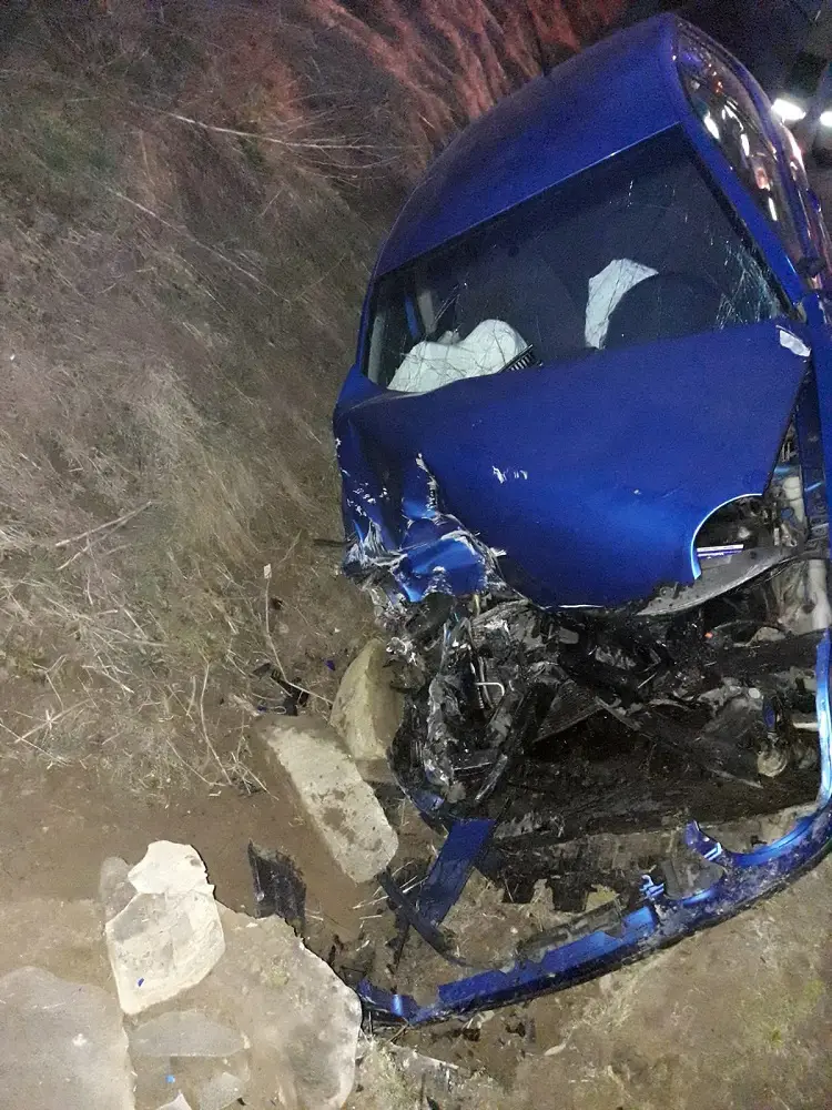 W Olszance osobówka wypadła z drogi i uderzyła w przepust