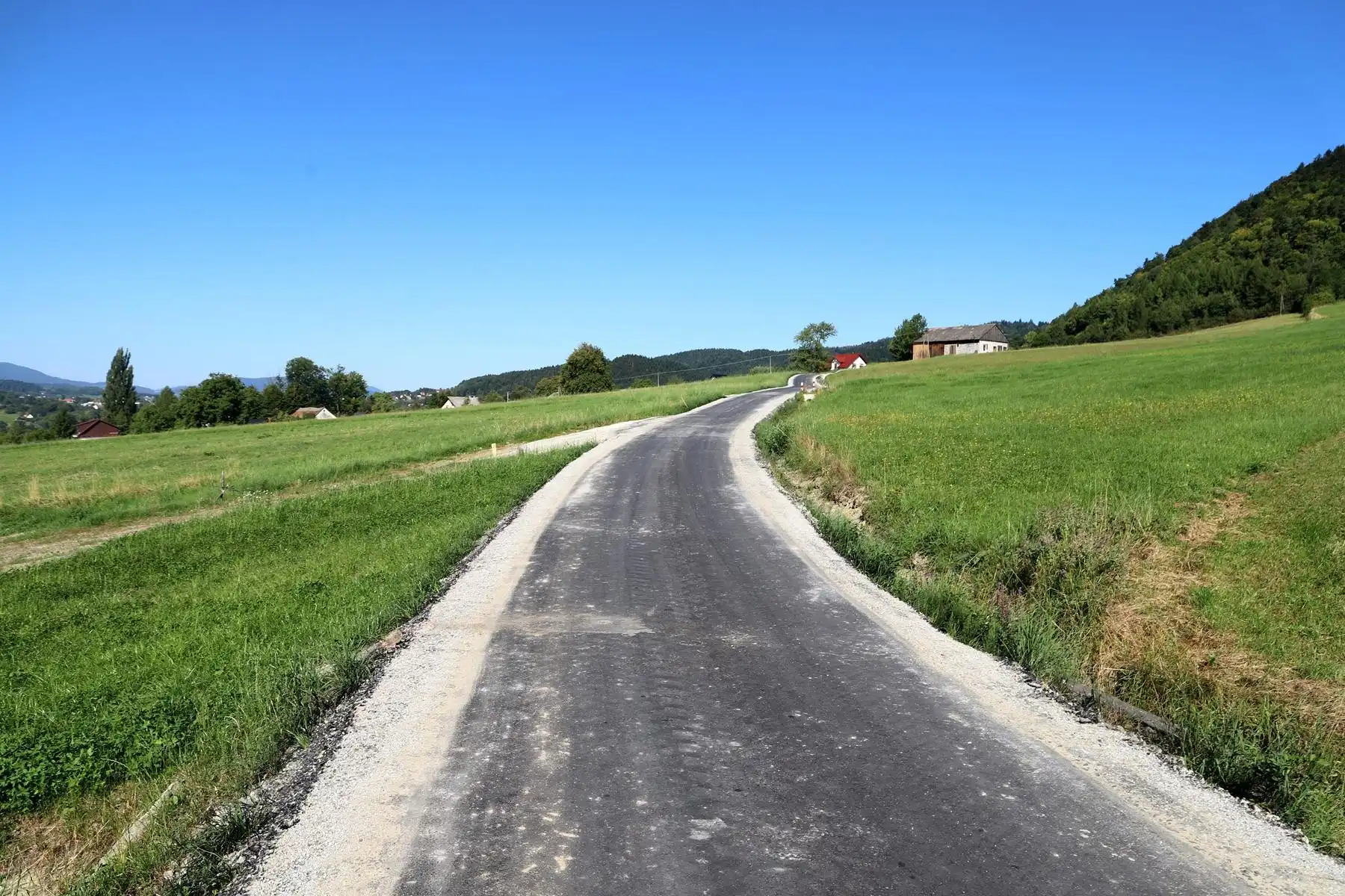 Nowe drogi dojazdowe do gruntów rolnych w gminie Limanowa gotowe do użytku