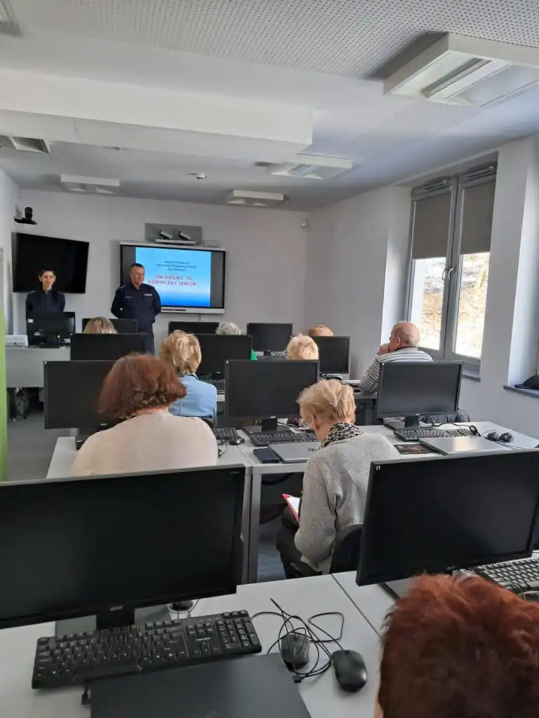 "Świadomy, to bezpieczny senior”. Warsztaty dla seniorów w Limanowej