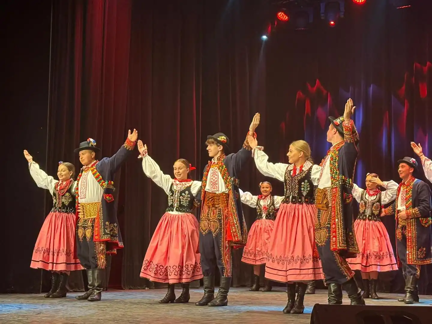 Sądeczoki na scenie w Biłgoraju. Barwne spotkanie kultur