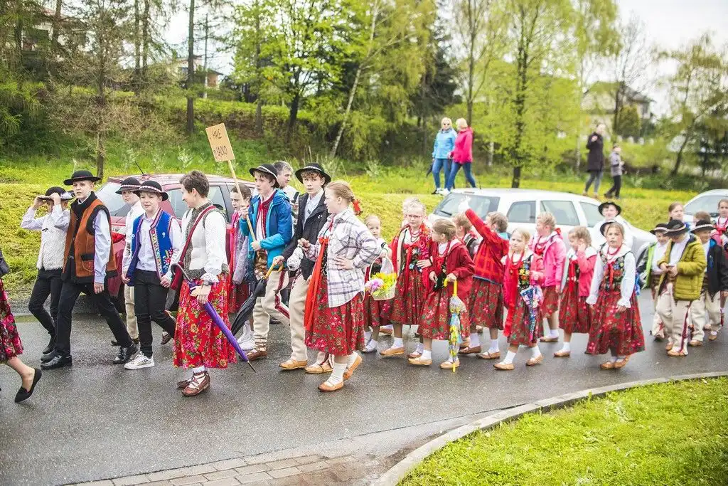 Niedzielne obchody Święta Kwitnącej Jabłoni w Łącku