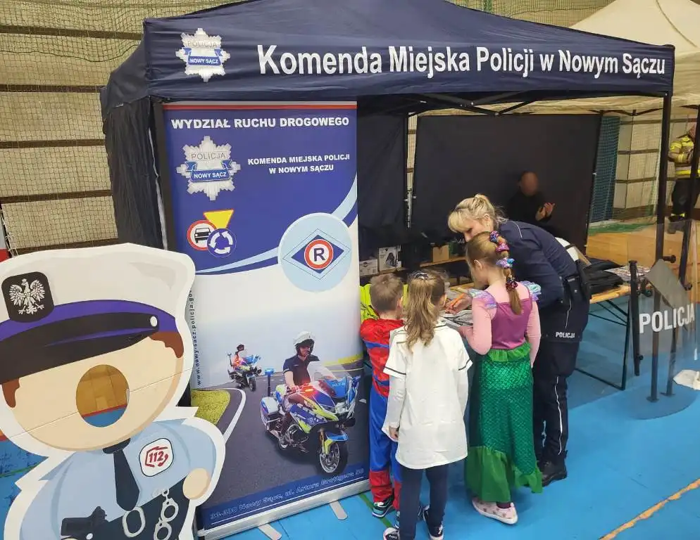 Sądeccy policjanci promowali bezpieczeństwo podczas balu karnawałowego
