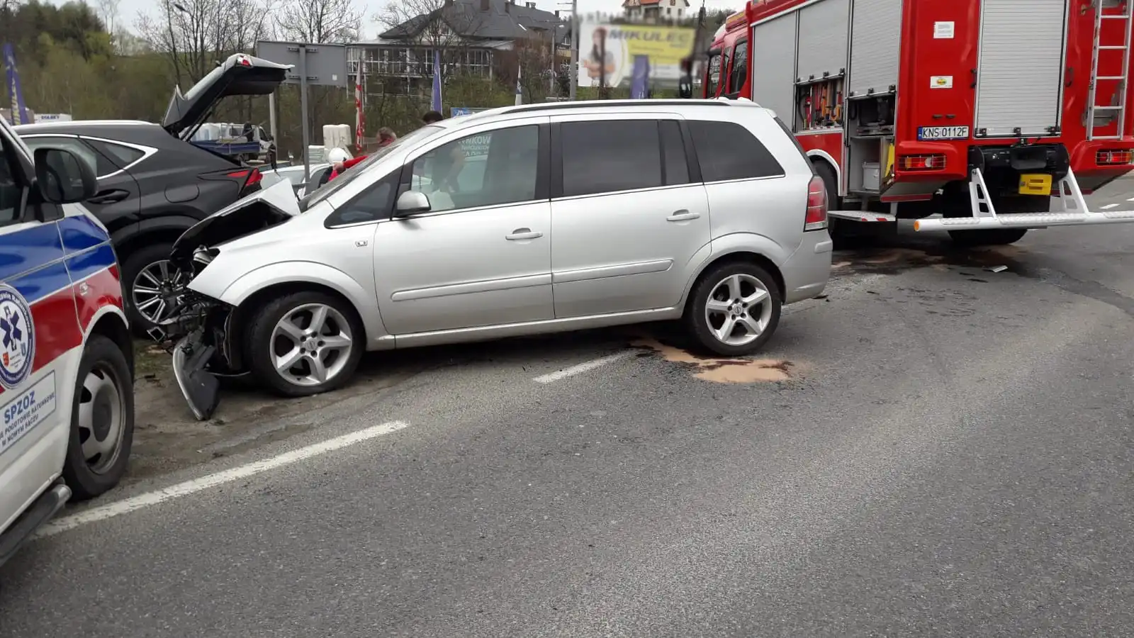Kolizja w Białej Niżnej. Dwa auta rozbite