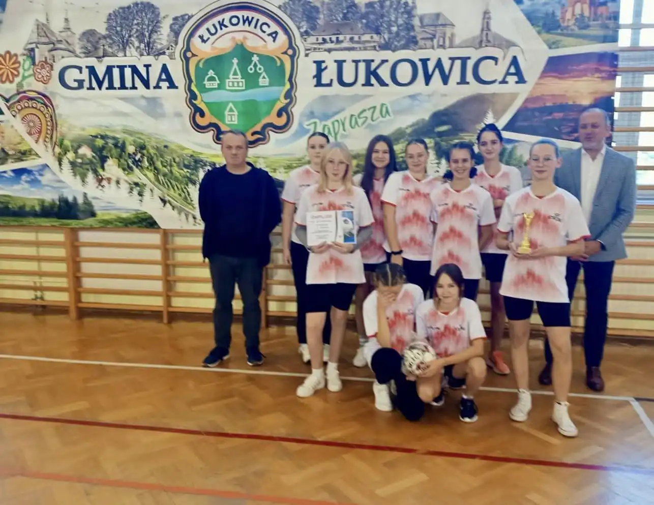 Igrzyska Młodzieży Szkolnej. Triumf Stronia w Halowej Piłce Nożnej Dziewcząt