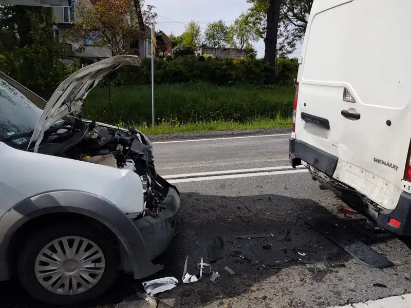 Kraksa w Biczycach Górnych. Zderzyły się trzy pojazdy