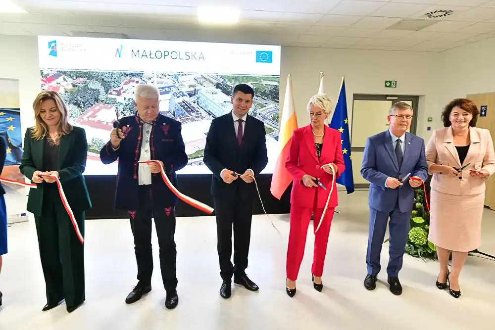 Nowy pawilon i zmodernizowane oddziały sądeckiego Szpitala Specjalistycznego uroczyście otwarte