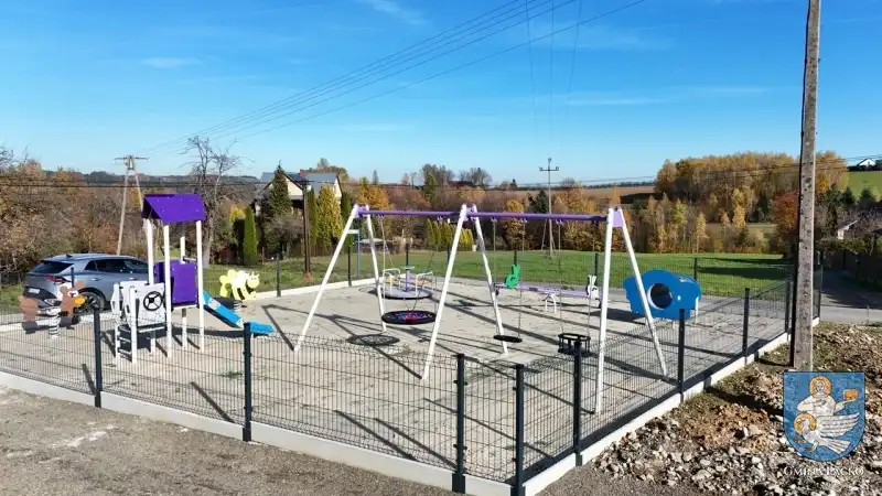 Nowy plac zabaw w Łazach Brzyńskich już otwarty