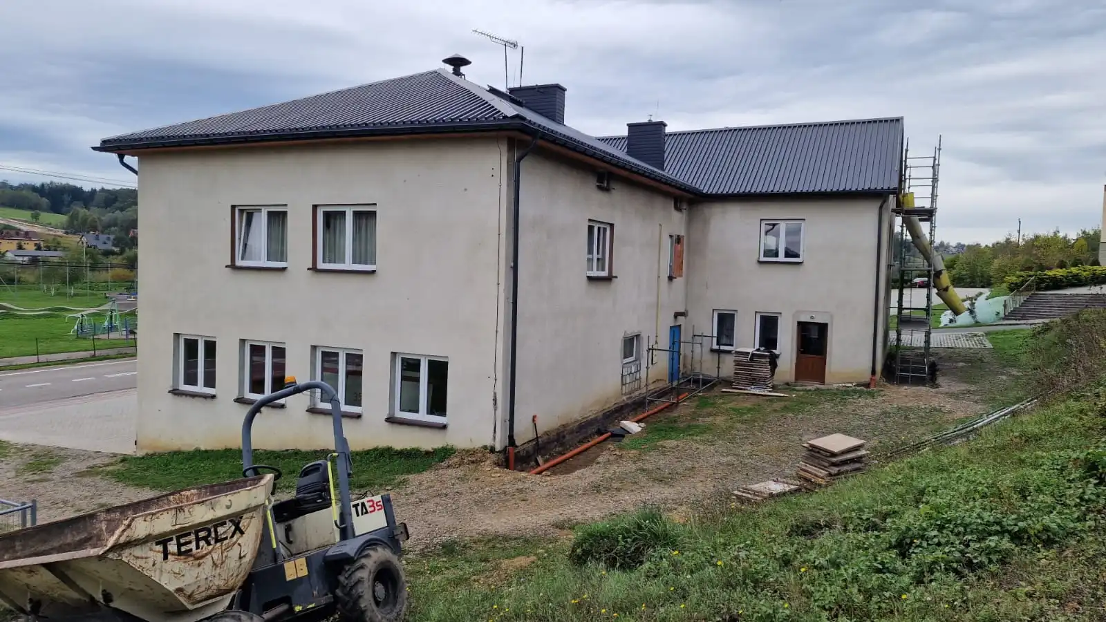 Oszczędność energii i czystsze powietrze. Wojnarowa modernizuje kluczowe obiekty