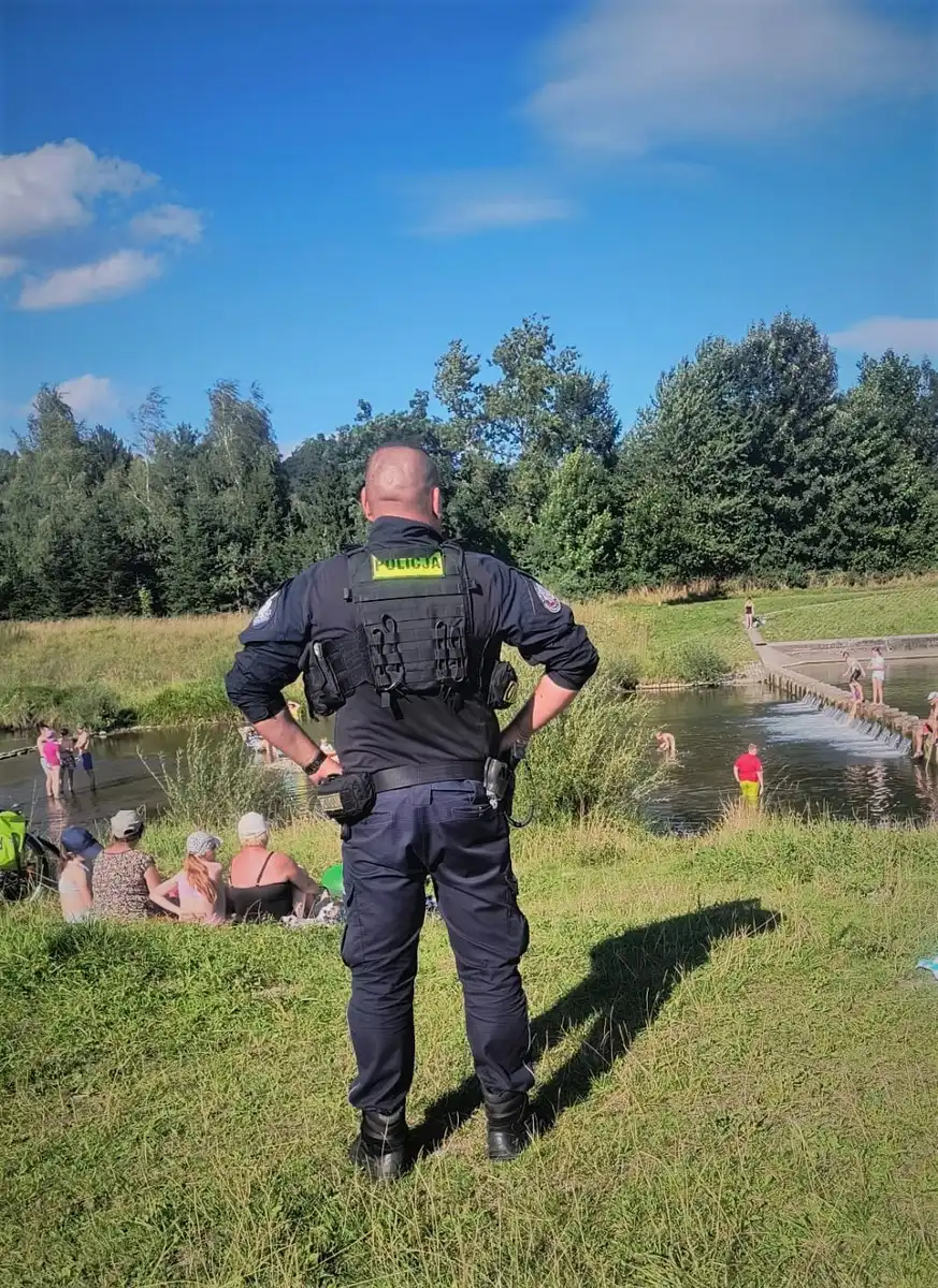 Bezpieczne wakacje nad wodą. Apel policji z Limanowej